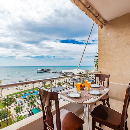 Beachfront Apartament *
